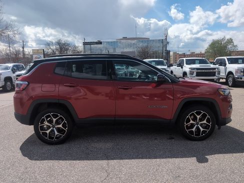 Used 2025 Jeep Compass Limited AWD/4WD image 5