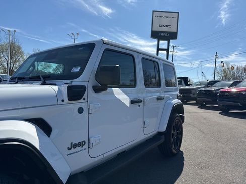 Used 2025 Jeep Wrangler Unlimited Sahara image 32