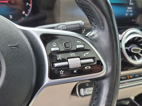 Used 2022 Mercedes-Benz GLA 250 4MATIC w/ Premium Package Lite image 26