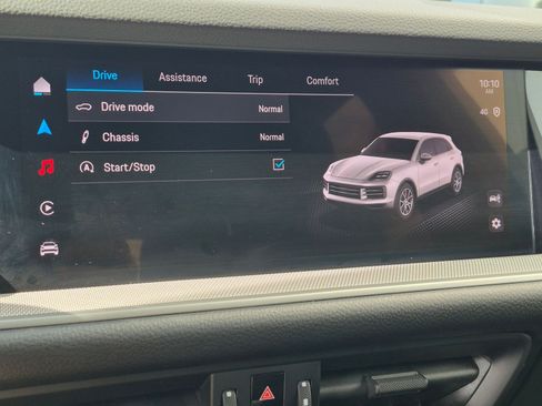 Certified 2025 Porsche Cayenne AWD/4WD image 19