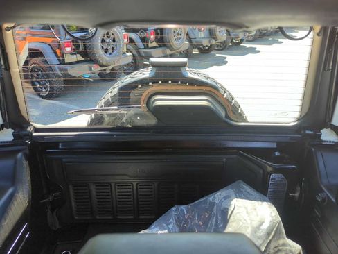 Used 2024 Jeep Wrangler High Altitude AWD/4WD image 32