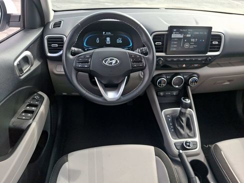 Used 2025 Hyundai Venue SEL FWD image 11