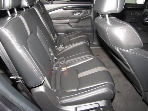 Certified 2025 Honda Pilot Touring image 18