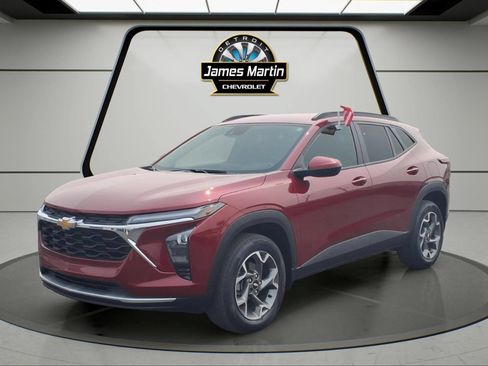 Used 2025 Chevrolet Trax LT w/ LT Convenience Package FWD image 1