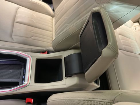 Used 2019 Audi e-tron Prestige w/ Prestige Package image 20