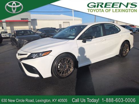 Used 2023 Toyota Camry SE image 1