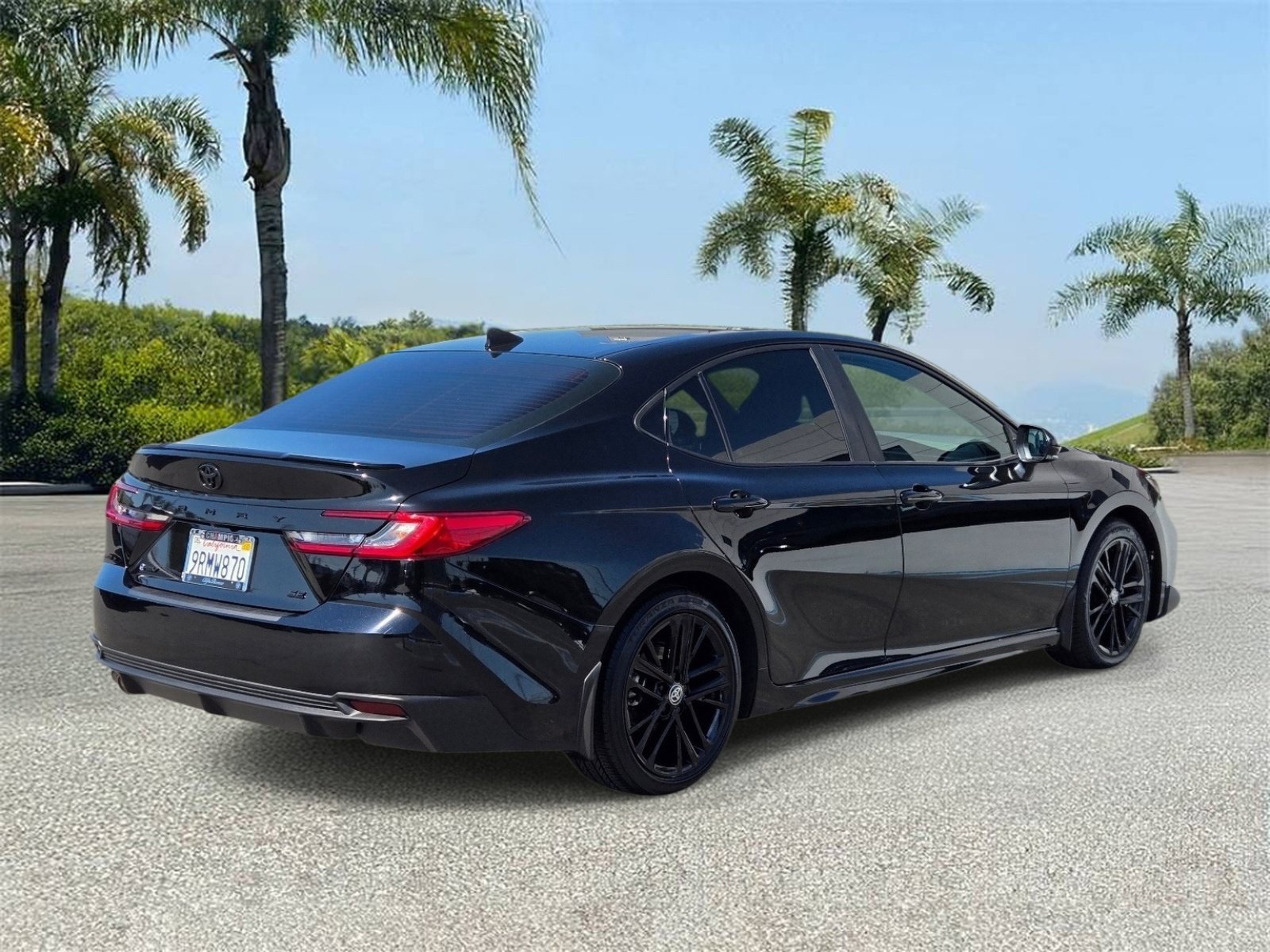 Used 2025 Toyota Camry SE w/ Convenience Package FWD image 4