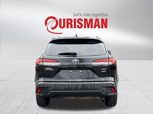 Used 2025 Toyota Corolla Cross XLE image 3