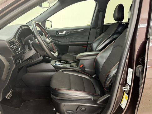 Certified 2023 Ford Escape ST-Line w/ Tech Pack #1 FWD image 5