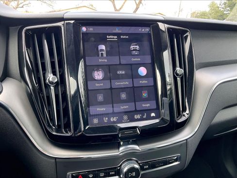 Used 2025 Volvo XC60 B5 Core image 37