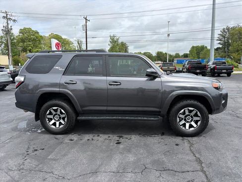 Used 2022 Toyota 4Runner TRD Off-Road AWD/4WD image 2