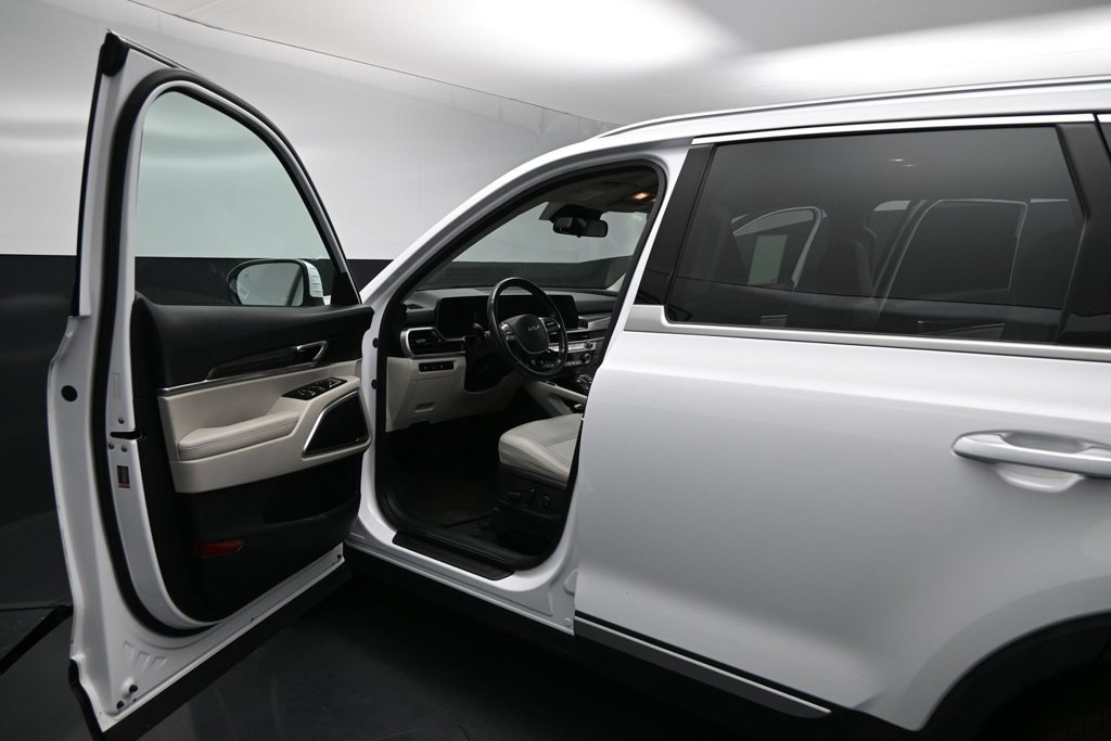 Used 2023 Kia Telluride S FWD image 9