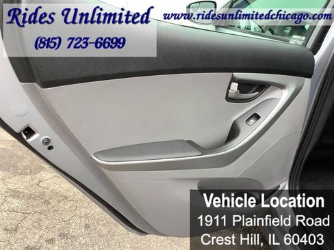 Used 2015 Hyundai Elantra SE FWD image 29