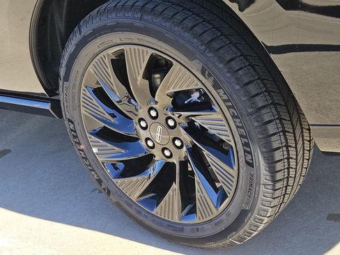 New 2025 Lincoln Navigator Reserve w/ Jet Appearance Package image 8