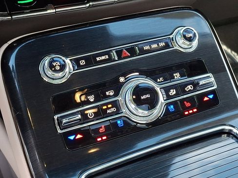 Certified 2022 Lincoln Nautilus Reserve image 18