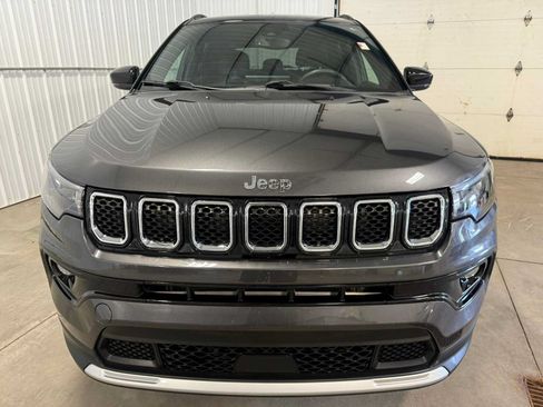 Used 2023 Jeep Compass Limited AWD/4WD image 3