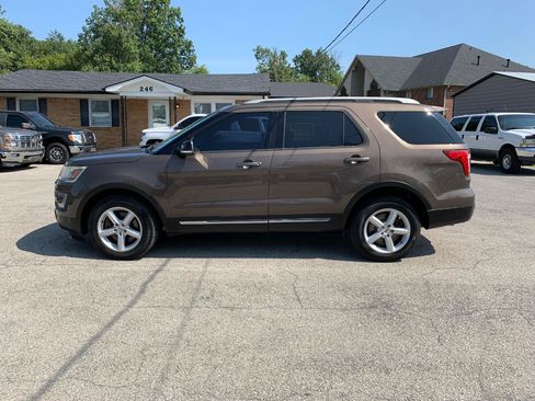 Used 2016 Ford Explorer XLT AWD/4WD image 2