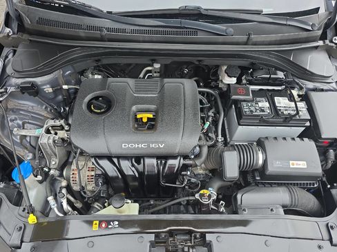 Used 2018 Hyundai Elantra Value Edition w/ Winter Weather Package image 33