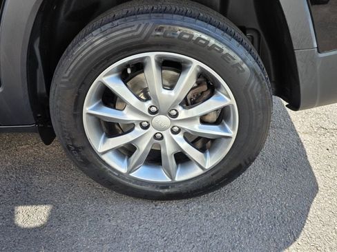 Used 2018 Jeep Cherokee Limited AWD/4WD image 54