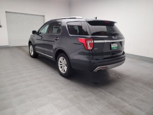 Used 2017 Ford Explorer XLT w/ Equipment Group 201A FWD image 5