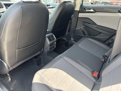 Certified 2023 Volkswagen Taos SE FWD image 10