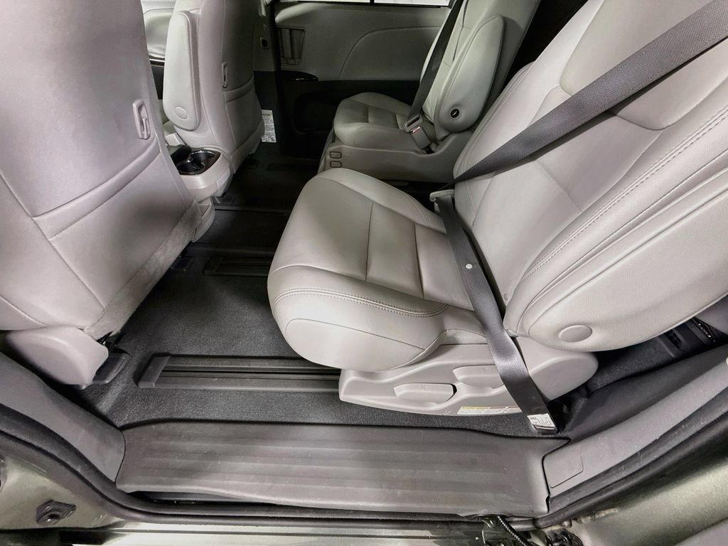 Certified 2020 Toyota Sienna XLE w/ XLE Navigation Package FWD image 30