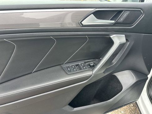 Used 2023 Volkswagen Tiguan SE R-Line image 16