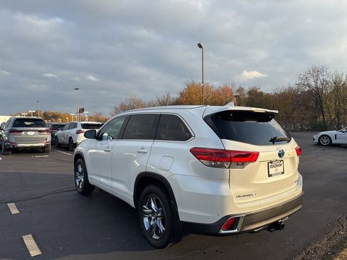 Used 2019 Toyota Highlander Limited image 3