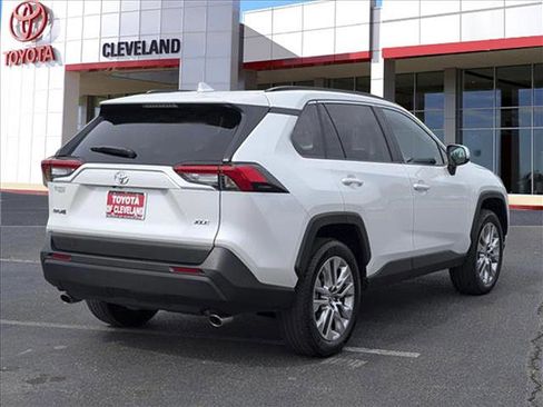 Used 2025 Toyota RAV4 XLE Premium FWD image 5