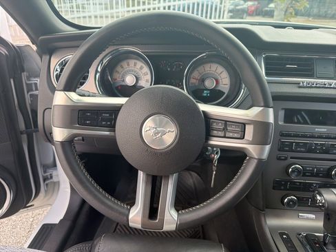 Used 2010 Ford Mustang GT image 3