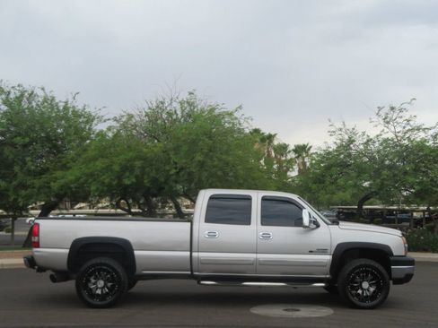 Used 2006 Chevrolet Silverado 2500 W/T w/ Heavy-Duty Power Package RWD image 3
