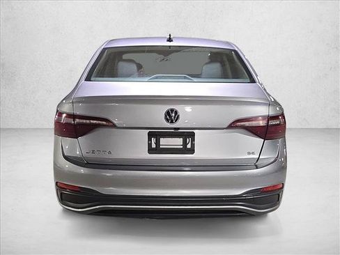 Used 2024 Volkswagen Jetta SE FWD image 6