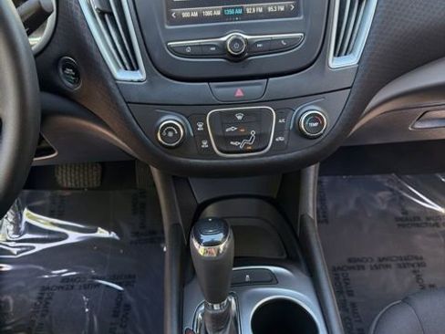 Used 2018 Chevrolet Malibu LS FWD image 17