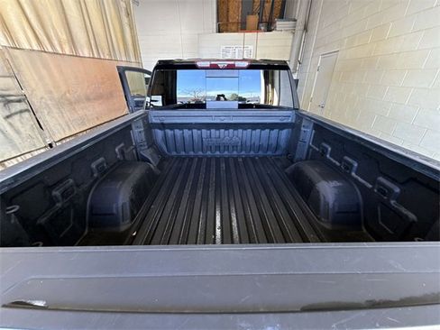 Certified 2023 Chevrolet Silverado 1500 High Country w/ Technology Package image 24