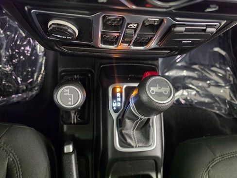 Used 2019 Jeep Wrangler Unlimited Sahara AWD/4WD image 24
