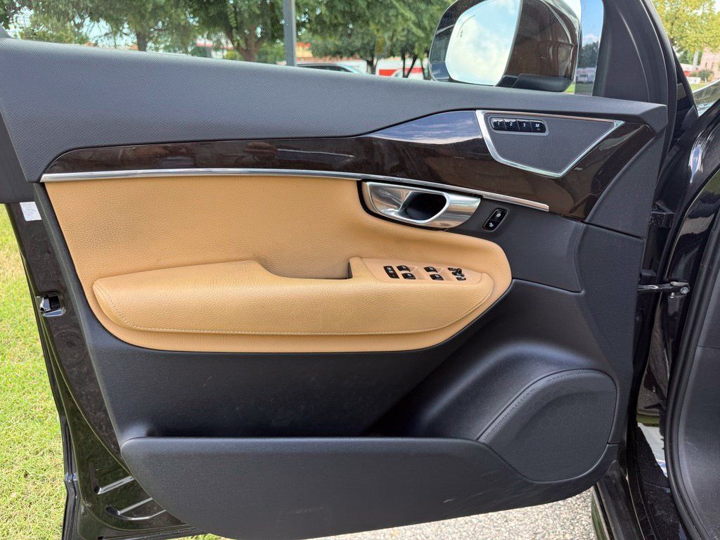 Used 2018 Volvo XC90 T5 Momentum w/ Convenience Package AWD/4WD image 8