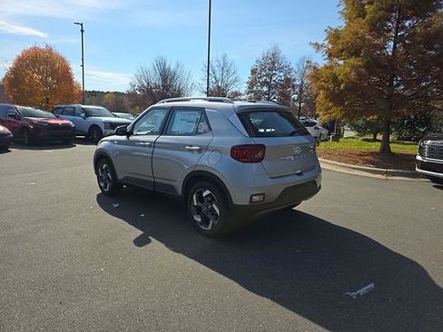 New 2026 Hyundai Venue SEL image 18