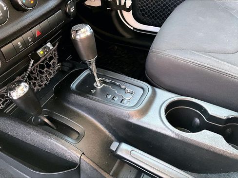 Used 2018 Jeep Wrangler Unlimited Sport AWD/4WD image 15