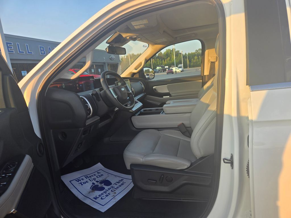 Used 2025 Ford Expedition Max Active RWD image 7