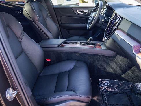 Used 2025 Volvo V60 B5 Cross Country Plus image 18