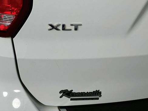 Used 2018 Ford Explorer XLT w/ Equipment Group 201A FWD image 27
