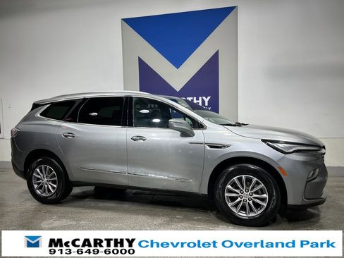 Used 2024 Buick Enclave Premium image 3
