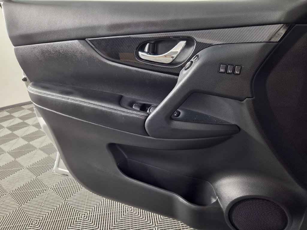 Used 2020 Nissan Rogue SL w/ Premium Package FWD image 19