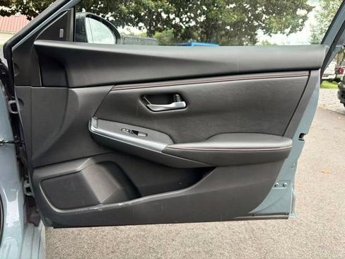 Used 2025 Nissan Sentra SR FWD image 11