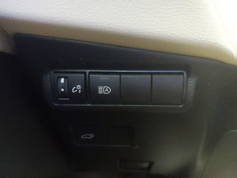 Used 2022 Toyota Corolla Cross XLE w/ Convenience Package AWD/4WD image 25