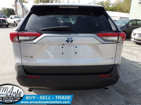 Used 2022 Toyota RAV4 LE image 4