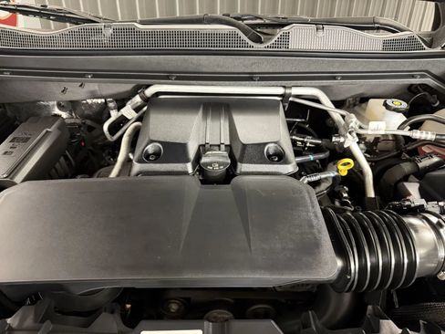 Used 2024 GMC Canyon Denali AWD/4WD image 9