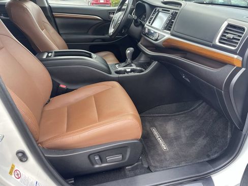 Used 2017 Toyota Highlander Limited AWD/4WD image 35