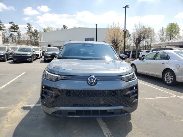 New 2026 Volkswagen Tiguan SE R-Line AWD/4WD image 2