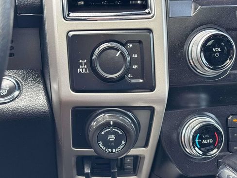 Used 2020 Ford F150 Lariat w/ Equipment Group 502A Luxury AWD/4WD image 27